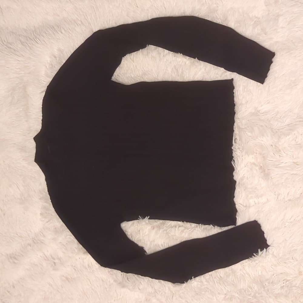 Black lined short turtleneck long sleeve